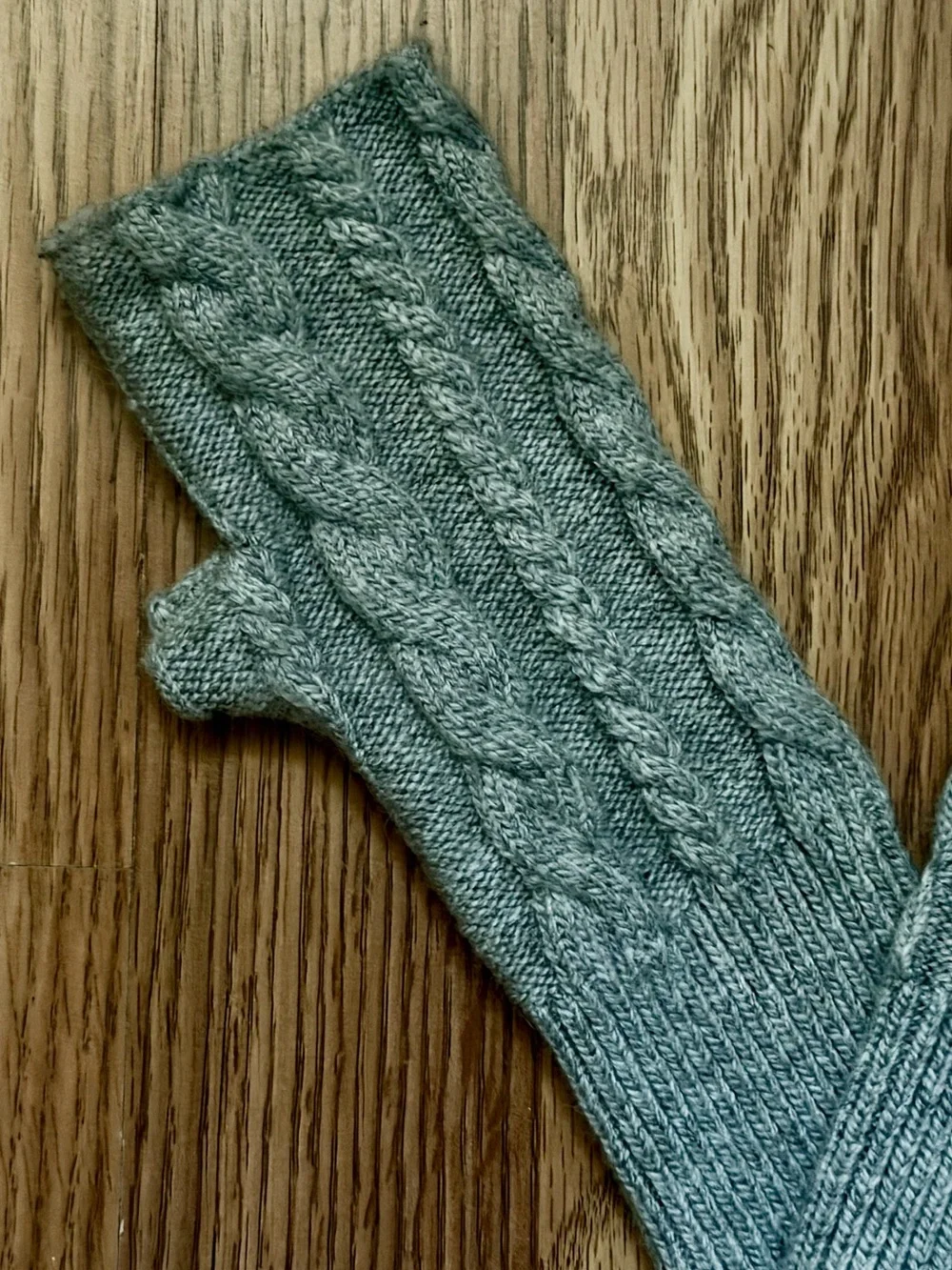 Cable Knit Fingerless Gloves in Heathered Gray